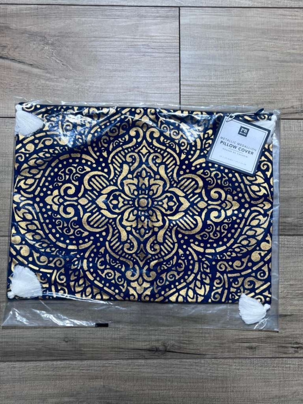 Pottery Barn Dorm Teen Unisex Metallic Medallion  Pillow Cover 12”x16"